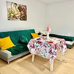 Nr 1 Lub 2 Przy Sali Kominkowej Appartamento *