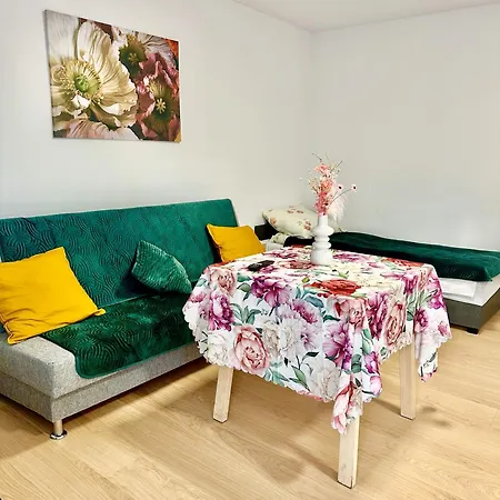 Nr 1 Lub 2 Przy Sali Kominkowej Apartmán *