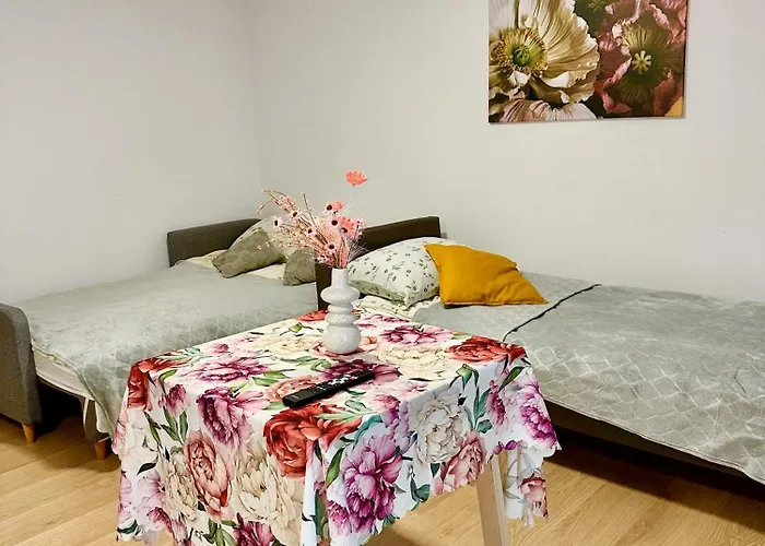 Nr 1 Lub 2 Przy Sali Kominkowej *